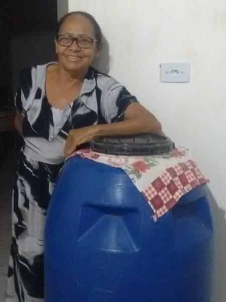 Soneide Mariano mora em comunidade quilombola em Pernambuco e sonha com uma cisterna para guardar água; por enquanto, ela se vira com um tambor Imagem: Arquivo pessoal